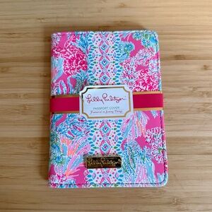 NWT Lilly Pulitzer Bright Pink Printed Passport Cover